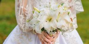 5 Rekomendasi Gaun Pengantin untuk Pernikahan di Pantai