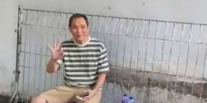 Perut Keroncongan, Bos Jalan Tol Jusuf Hamka Asyik Makan Bubur Kaki Lima