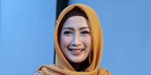 Desy Ratnasari Jelaskan Gaya Hijab yang Tak Berubah Selama 10 Tahun