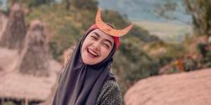 Sulit Dihubungi, Ria Ricis Masih Tak Tahu Ayahnya Meninggal
