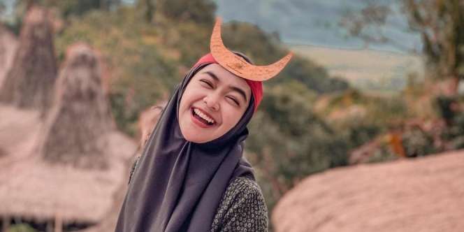 Sulit Dihubungi, Ria Ricis Masih Tak Tahu Ayahnya Meninggal