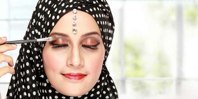 Tips dan Trik Menggunakan Eyeshadow Berwarna Terang