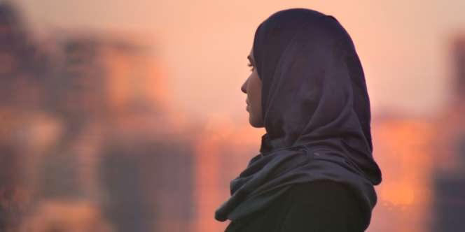 Curhat Pilu! Wanita Ini Harus Lepas Hijab demi Perkajaan