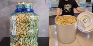 PopCorn Satu Harga Ambil Sepuasnya, Konsumen Bawa Ember Sampai Panci