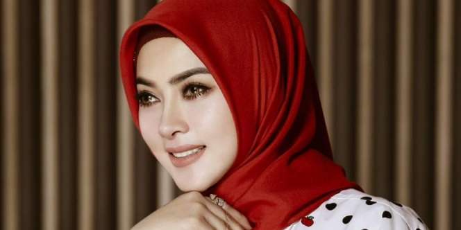 Tak Disangka, Segini Harga Kemeja Hello Kitty Syahrini Pemberian Ibu Mertua
