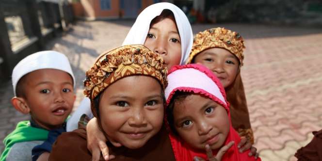 Sayangi dan Baca Doa Ini Saat Usap Kepala Anak Yatim