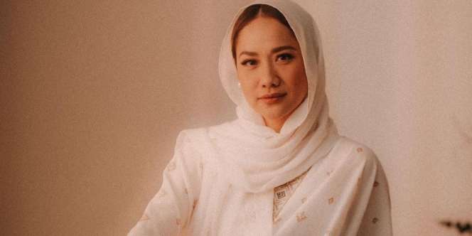 5 Potret Cantik Bunga Citra Lestari Tampil Berkerudung 