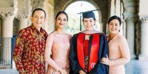 Kuliah 2 Jurusan Sekaligus, Maudy Ayunda Girang Lulus S2 Stanford University