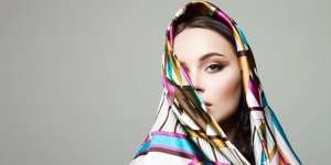 Ide Outfit yang Bisa Dipadukan dengan Kerudung Bermotif