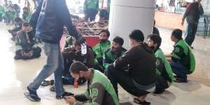 Kisah Sopir Ojol Order BTS Meal: Antre Lama, Satpol PP Datang, Gerai pun Tutup