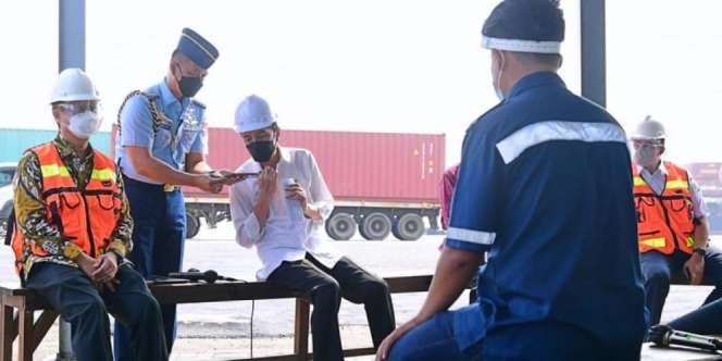 Sopir Kontainer Tanjung Priok Dipalak Preman, Jokowi Langsung Telepon Kapolri