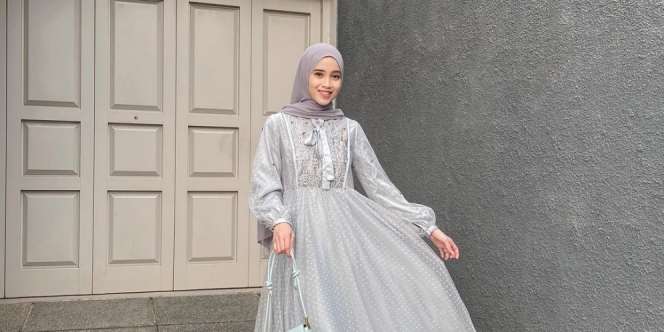 3 Inspirasi Dress Kondangan Untuk Hijabers Ala Vina Maulina