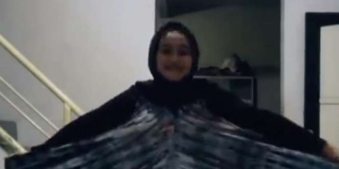 Hijaber Goyang Tiktok, Syok Lihat Bawahannya