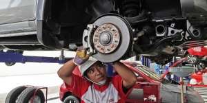 Cium Bau Hangus? Begini Cara Merawat Minyak Rem MobilMobil  
