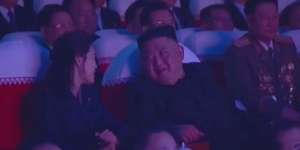 Muka Seisi Gedung Tegang, Hanya Kim Jong Un dan Istri yang Bisa Tersenyum Lepas
