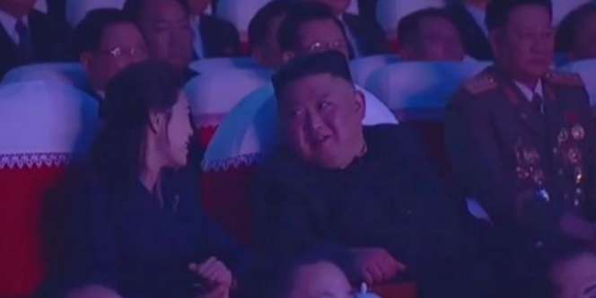Muka Seisi Gedung Tegang, Hanya Kim Jong Un dan Istri yang Bisa Tersenyum Lepas