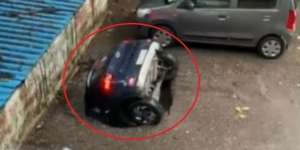 Viral Video Mobil Hilang Ditelan Bumi, Ini Fakta di Baliknya