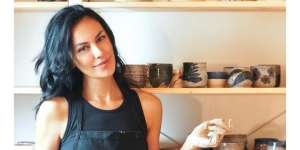Pamer Body Goals di Usia 50 Tahun, Sophia Latjuba Jalan Maju Mundur