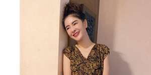 5 Potret Uut Permatasari Dasteran, Hot Mom Banget