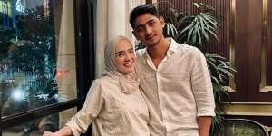 5 Potret Seleb Mualaf yang Kini Berhijab, Ada Putri Anne