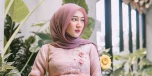 Ide Dress Kondangan Bumil ala Selegram Hijab Sinta Sri Antan