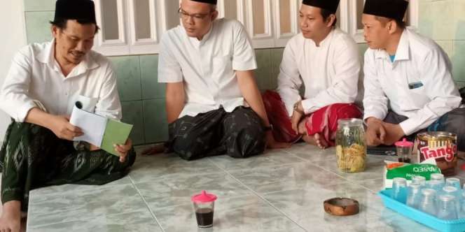 Kisah Suami Frustasi Istri Minggat, Tersadar usai Suguhan Kopi Gus Baha