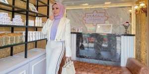 Viral Kisah Menantu Cantik Berhati Emas, Hadiahi Mertua Mobil dan Rumah Mewah