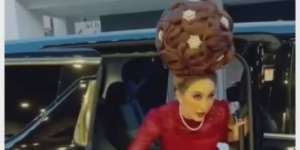 Lihat Video Kocak Wanita Pakai Sanggul 'Ekstrem'