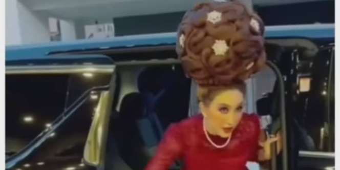 Lihat Video Kocak Wanita Pakai Sanggul 'Ekstrem'