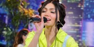 8 Potret Rina Nose Tiru Gaya Seleb Lain, Mana Paling Mirip?