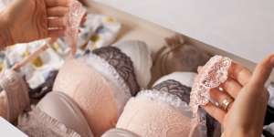 Cara Tepat Cuci Lingerie Agar Tak Mudah Rusak