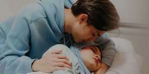 Bukti Suami Siaga, 5 Momen Artis Dampingi Istri Lahiran 