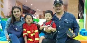 Potret Keluarga Kecil Mantan Suami Suzanna, Jarang Terekspos!