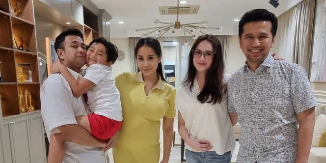 Foto Bareng Raffi dan Nagita, Kulit Putih Arumi Curi Perhatian
