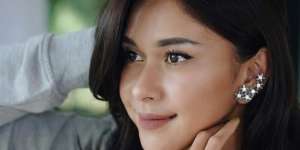Nana Mirdad Selfie Cantik di Rumah, Gantungan Baju Bikin Salfok