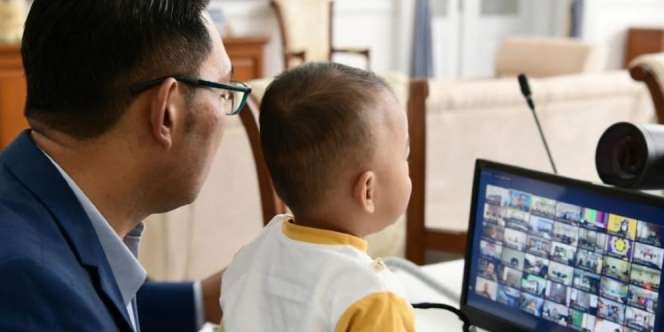 Lucunya Arkana, Sibuk Pimpin Rapat Bareng Papap Ridwan Kamil