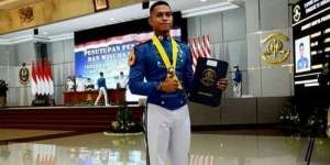 Anak Juru Parkir dan Penjual Minuman Jadi Taruna Terbaik TNI AL