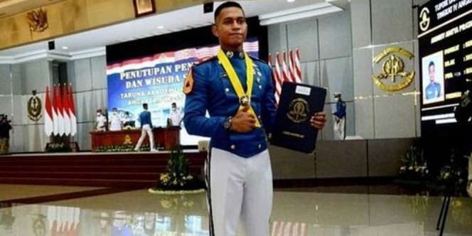 Anak Juru Parkir dan Penjual Minuman Jadi Taruna Terbaik TNI AL