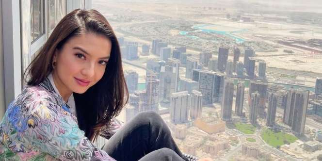 Bergaya Cantik, Raline Shah Punggungi Tas Seharga Rumah