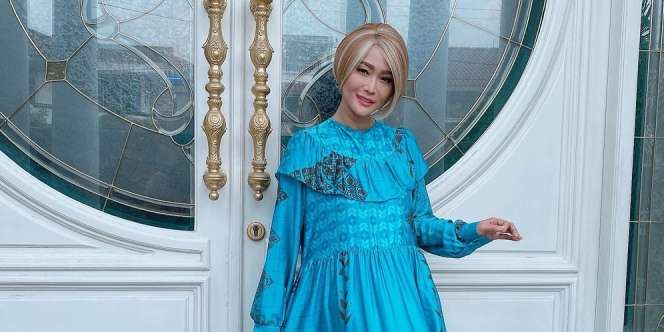 Mejeng di Samping Gerobak Gorengan, Penampilan Inul Daratista Disorot