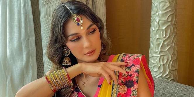 Luna Maya Pakai Gaun Puluhan Juta, Sempurna!