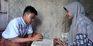 Demi Bertahan Hidup, Guru Ngaji Ini Sampai Menjual Bolang-baling