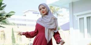 Mirip Banget Aurel Hermansyah, Krisdayanti Cantik Berhijab
