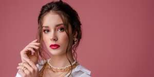 Trik Simple Layering Kalung untuk Tampilan Lebih Sempurna