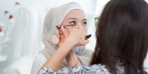 4 Makeup Artist yang Jadi Langganan Pesohor