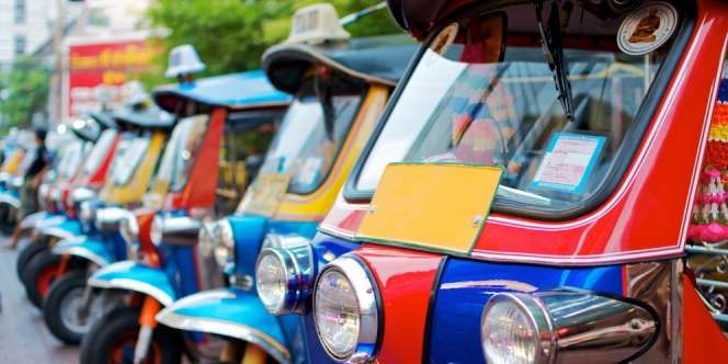 Cara Simpatik Fans K-Pop Bantu Pengemudi Tuk Tuk Tetap Gajian