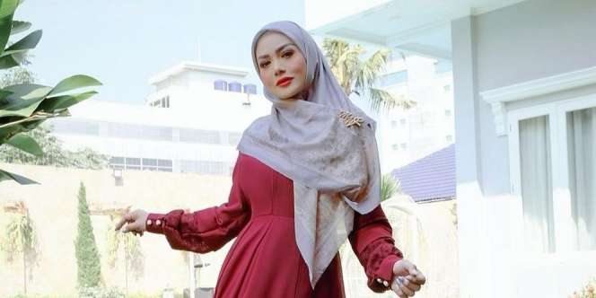 Bergaya Serba Hitam, Harga OOTD Aurel Hermansyah Hampir Rp1 Miliar