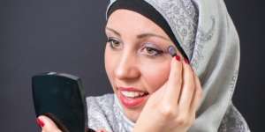 Cukup 3 Eyeshadow Ini Biar Riasan Mata Menarik Saat Online Meeting