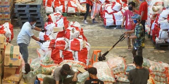 PPKM Darurat Datang, Bansos Bergulir Lagi