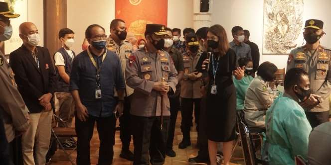 Dukung Target 1 Juta Dosis Sehari, Polri Vaksinasi 10 Ribu Pekerja Media